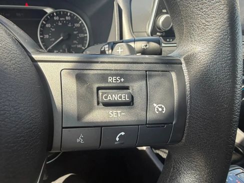 Used 2023 Nissan Rogue S FWD image 14