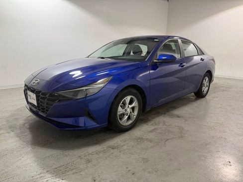 Used 2021 Hyundai Elantra SE image 3