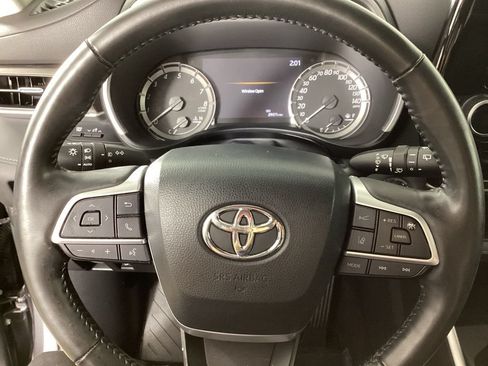 Used 2023 Toyota Highlander XLE AWD/4WD image 13