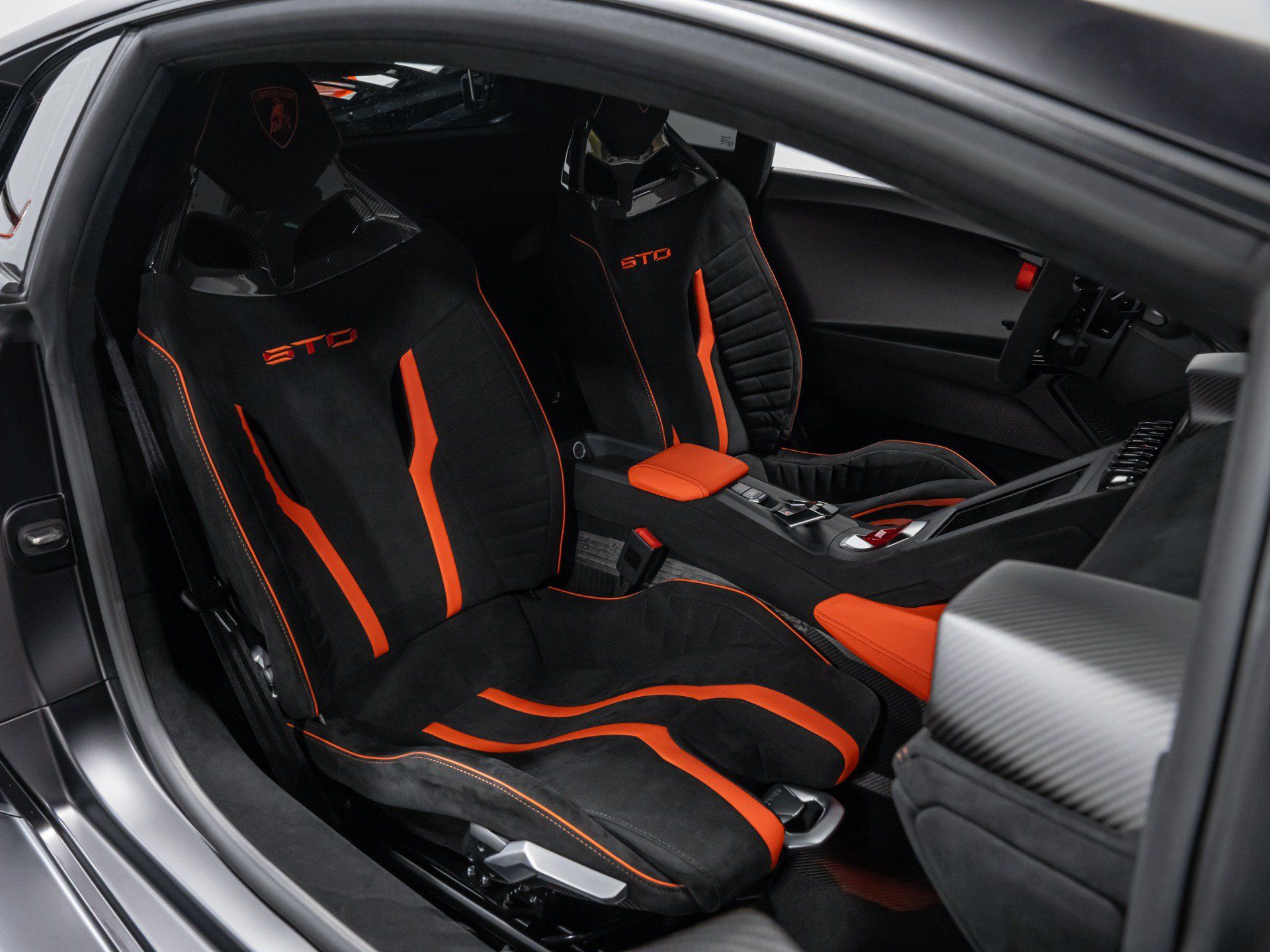 Used 2024 Lamborghini Huracan STO RWD image 82