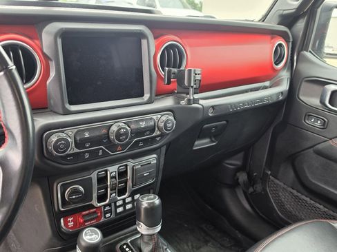 Used 2021 Jeep Wrangler Unlimited Rubicon AWD/4WD image 18