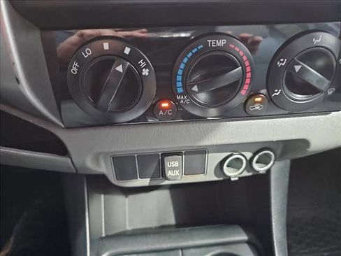 Used 2013 Toyota Tacoma 4x4 Access Cab V6 w/ SR5 Pkg image 18