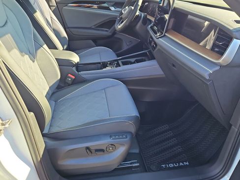 New 2026 Volkswagen Tiguan SEL R-Line AWD/4WD image 22