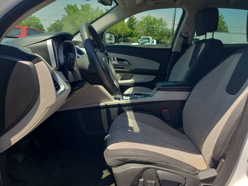 Used 2017 Chevrolet Equinox LS FWD image 12