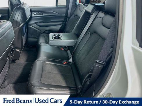 Certified 2024 Jeep Grand Cherokee Laredo image 17