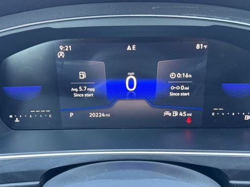 Used 2023 Volkswagen Tiguan SE w/ Panoramic Sunroof Package FWD image 13