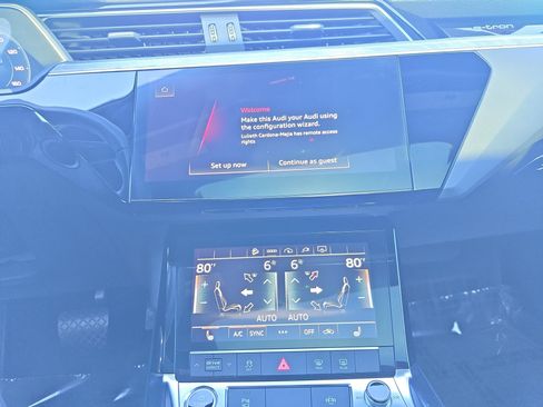 Used 2022 Audi e-tron Premium w/ Convenience Plus Package image 18