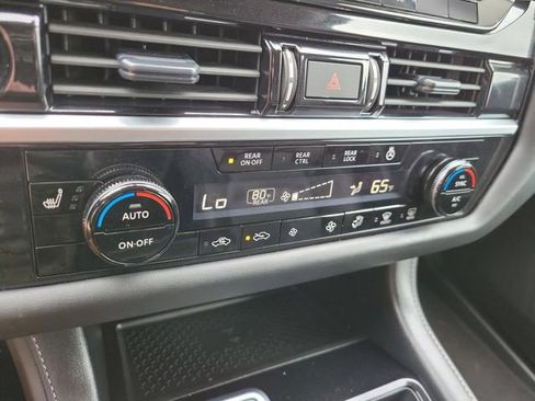 Used 2025 Nissan Pathfinder SL image 24