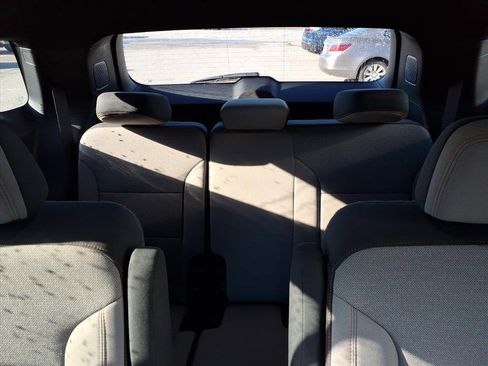 Used 2025 Chevrolet Traverse LT image 23