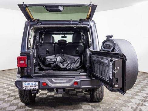 Used 2022 Jeep Wrangler Unlimited Sahara w/ LED Lighting Group AWD/4WD image 38