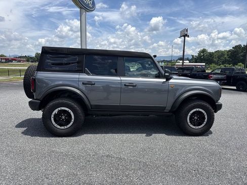 Used 2023 Ford Bronco Badlands AWD/4WD image 8