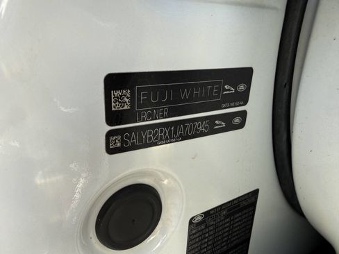 Used 2018 Land Rover Range Rover Velar S image 25