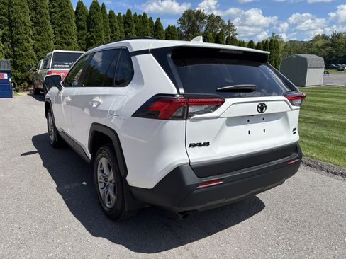 Used 2025 Toyota RAV4 XLE w/ Convenience Package AWD/4WD image 5