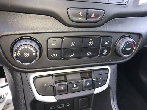 Used 2023 GMC Terrain SLE image 18