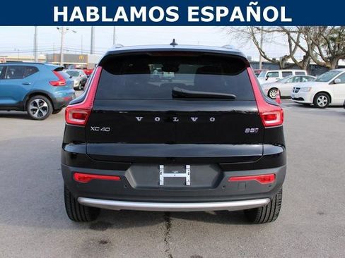Used 2025 Volvo XC40 B5 Core image 4