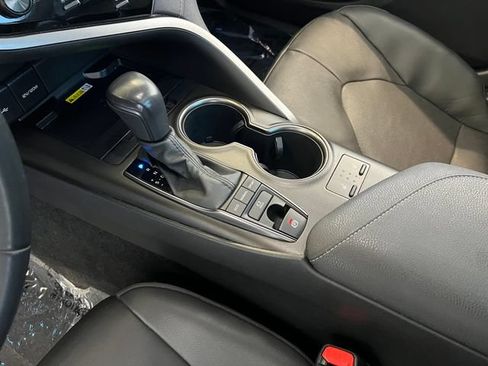 Used 2022 Toyota Camry XSE FWD image 27