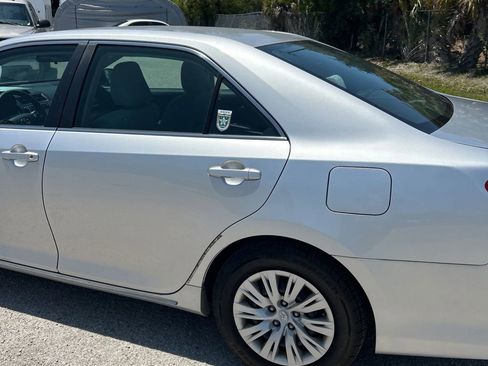 Used 2012 Toyota Camry LE FWD image 8