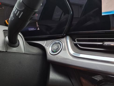 Used 2025 Chevrolet Trax ACTIV FWD image 24