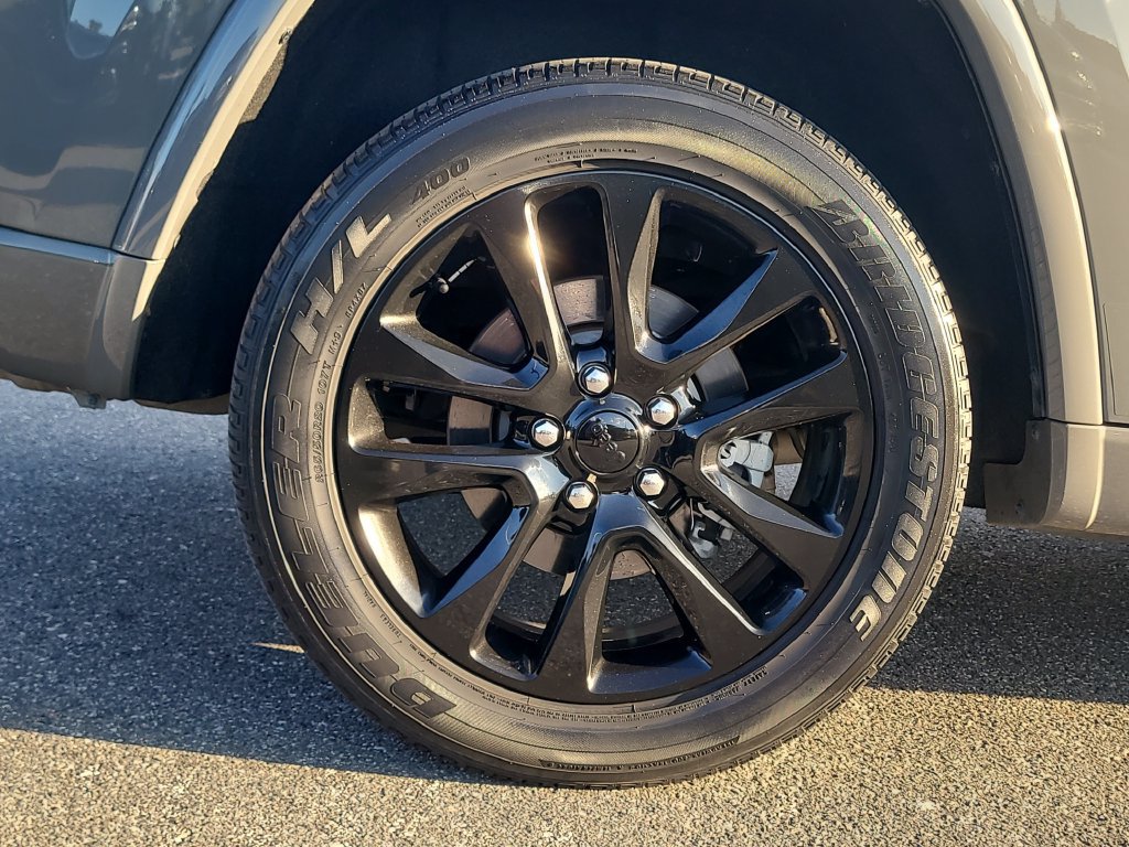 Used 2021 Jeep Grand Cherokee Laredo X RWD image 6