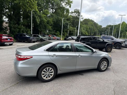 Used 2015 Toyota Camry LE FWD image 12