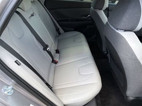 Certified 2025 Hyundai Elantra Limited image 18