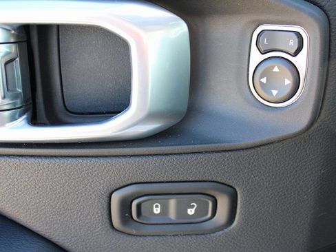 Used 2023 Jeep Wrangler Sahara image 38