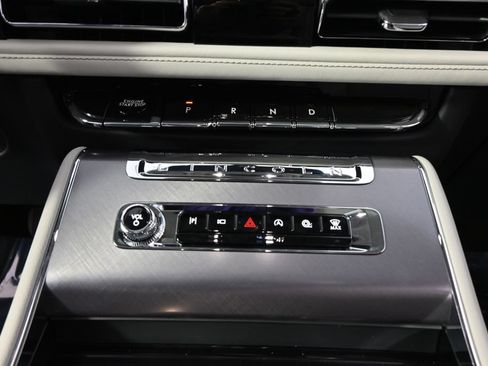 New 2026 Lincoln Aviator AWD w/ Jet Appearance Package image 31