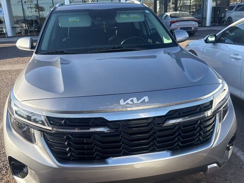 Used 2025 Kia Seltos EX FWD image 8