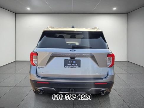 Used 2021 Ford Explorer XLT w/ Equipment Group 202A AWD/4WD image 4