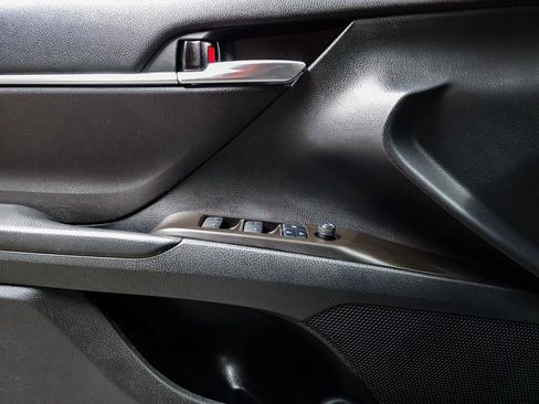 Used 2021 Toyota Camry SE image 17