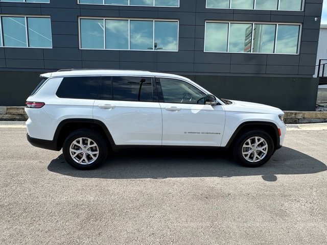Used 2022 Jeep Grand Cherokee L Limited w/ Luxury Tech Group II AWD/4WD image 2