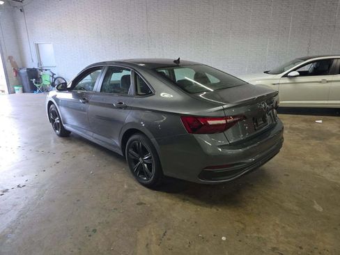Used 2024 Volkswagen Jetta SE w/ Panoramic Sunroof Package FWD image 2