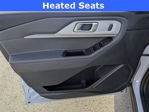 Used 2025 Ford Explorer Active image 6