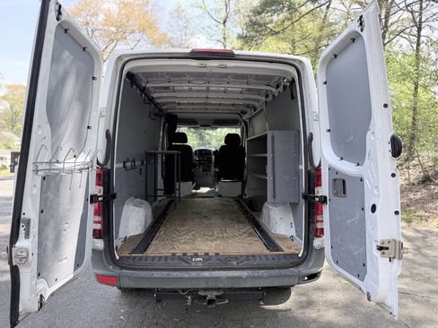 Used 2017 Mercedes-Benz Sprinter 2500 image 9