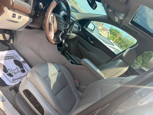 Used 2017 GMC Acadia SLT AWD/4WD image 18