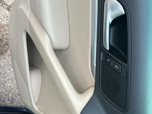 Used 2013 Volkswagen Tiguan SEL image 28