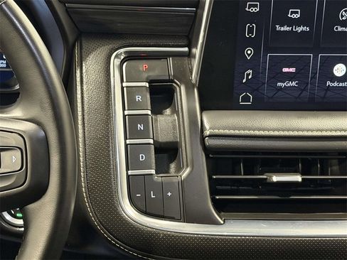 Used 2023 GMC Yukon SLT image 17