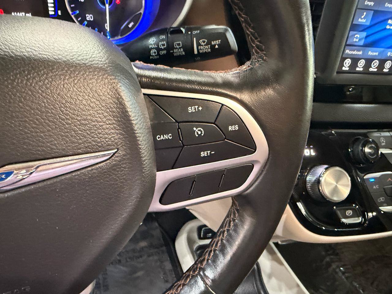 Used 2019 Chrysler Pacifica Touring-L FWD image 43