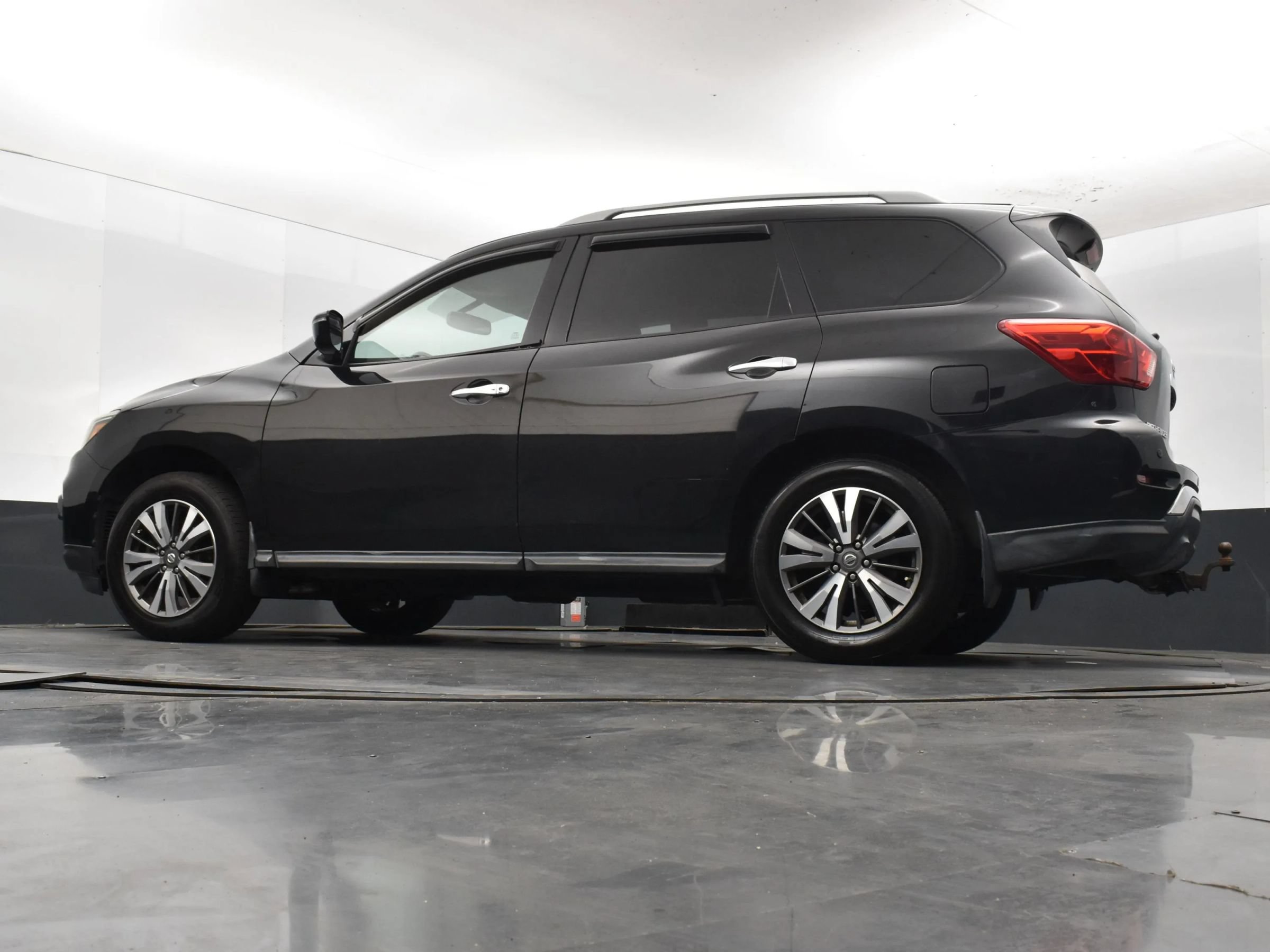 Used 2017 Nissan Pathfinder SV AWD/4WD image 12