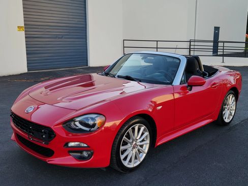 Used 2017 FIAT 124 Spider Lusso RWD image 24