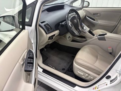 Used 2014 Toyota Prius Four FWD image 13
