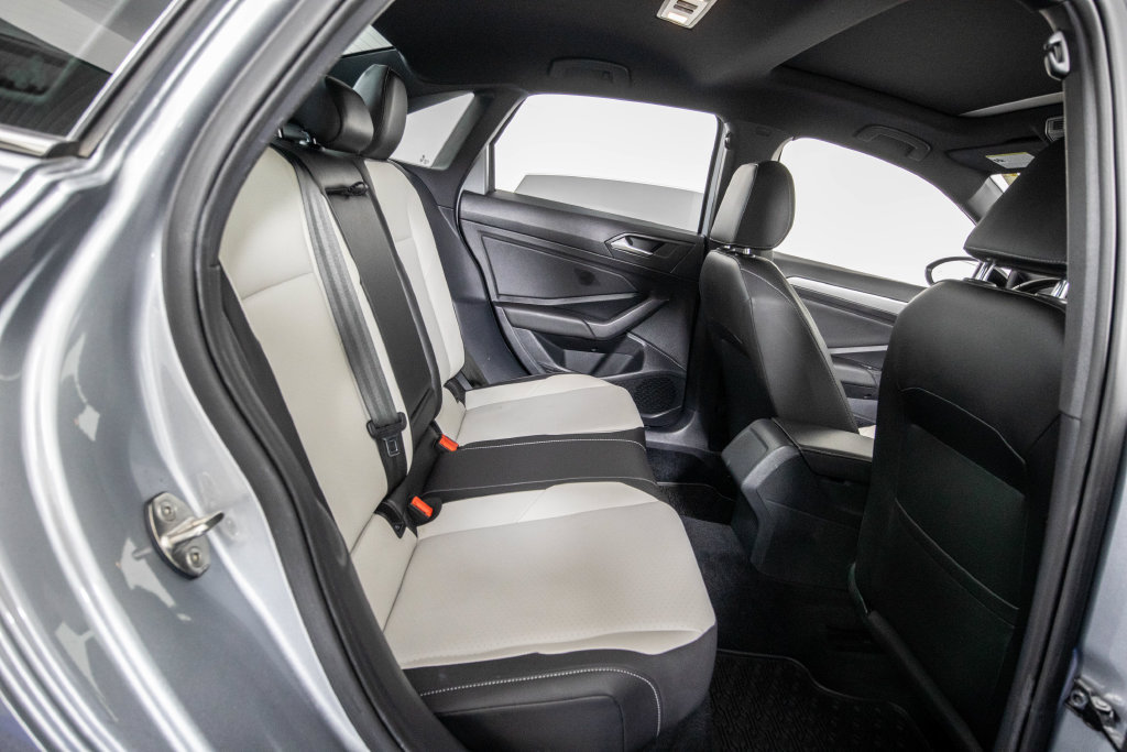 Used 2020 Volkswagen Jetta R-Line FWD image 13