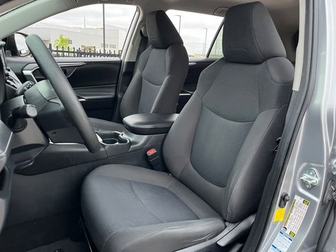 Used 2020 Toyota RAV4 LE AWD/4WD image 24