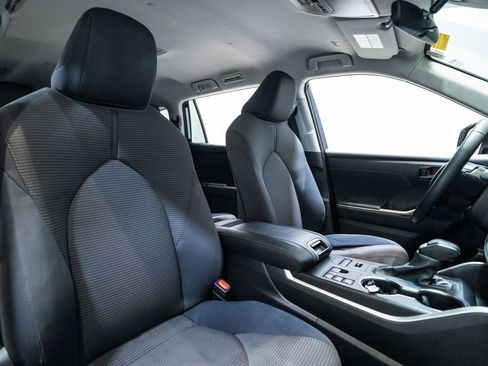 Used 2024 Toyota Highlander LE image 13