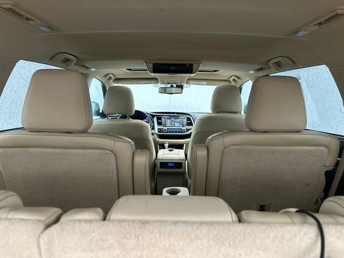 Used 2015 Toyota Highlander Limited w/ Driver Technology Package AWD/4WD image 29