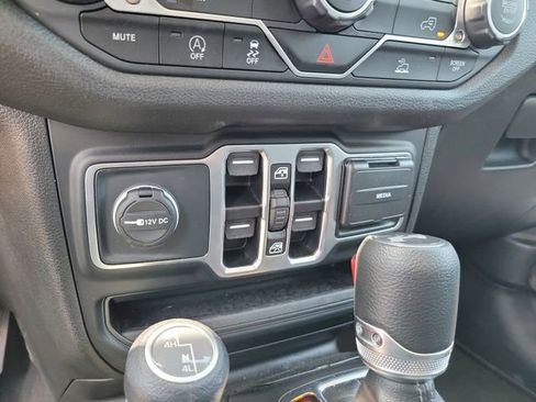 Used 2025 Jeep Wrangler Sport S AWD/4WD image 30