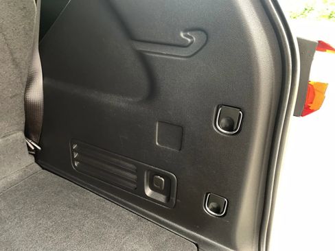 Used 2021 Chevrolet Traverse RS FWD image 36