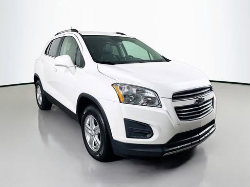 Used 2016 Chevrolet Trax LT w/ LT Sun and Sound Package image 2