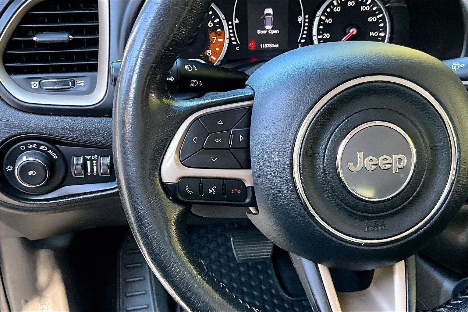 Used 2017 Jeep Renegade Latitude AWD/4WD image 18