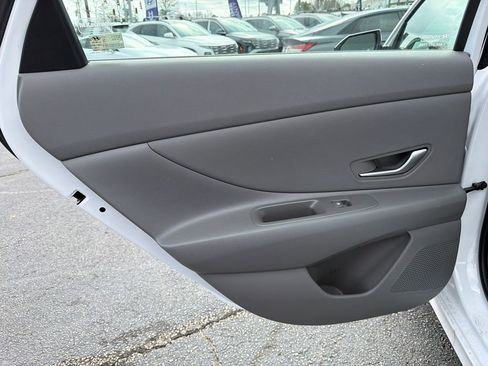 Used 2025 Hyundai Elantra SEL image 22